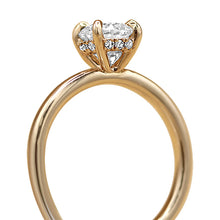 Load image into Gallery viewer, Round Diamond Engagement Ring