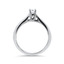 Load image into Gallery viewer, Round Diamond Engagement Ring
