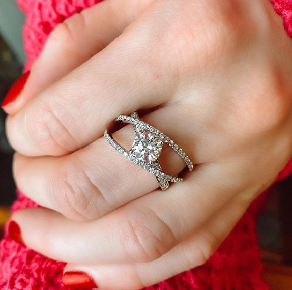 Round Diamond Engagement Ring